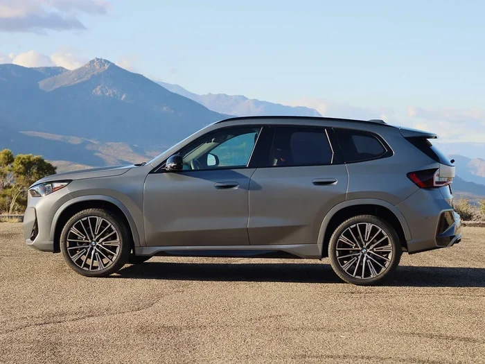 Is Bmw X1 a Hatchback